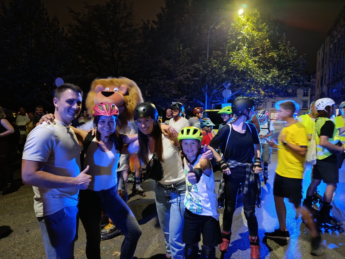 Wieczór na rolkach w Bytomiu – Policjanci dbali o bezpieczeństwo Festiwalu