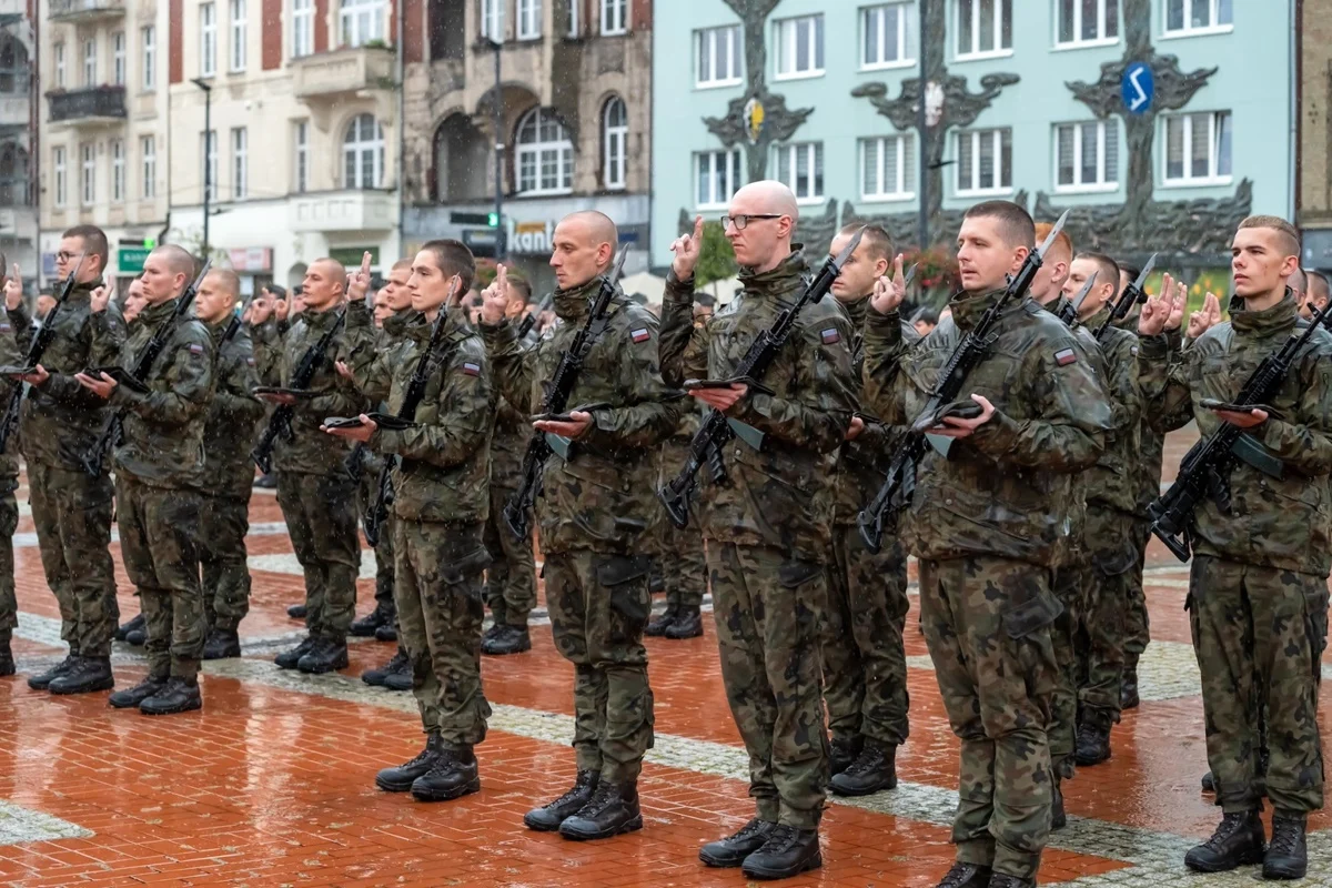 Uroczysta przysięga wojskowa w Bytomiu – początek kariery dla nowych żołnierzy