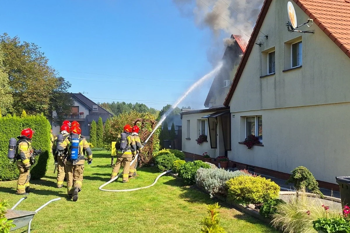 Pożar domu jednorodzinnego w Bytomiu – szybka interwencja straży pożarnej