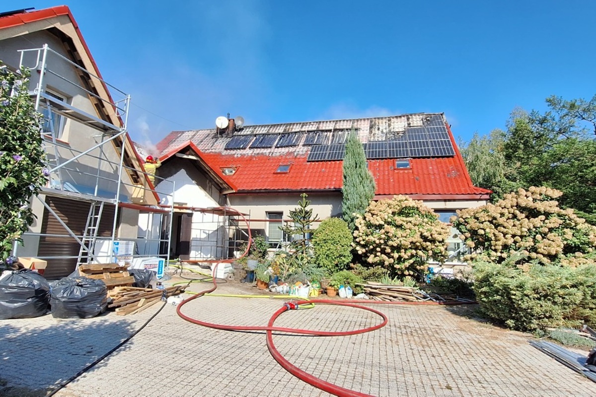 Pożar domu jednorodzinnego w Bytomiu – szybka interwencja straży pożarnej