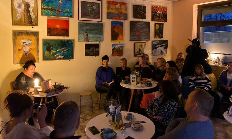 Październik w Galerio-Kawiarni BarwowaArt. Sprawdźcie harmonogram wydarzeń!