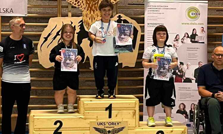 Sportowe pasje uczennicy CKZiU. Dwa medale na koncie Sary Obierzyńskiej-Chodos