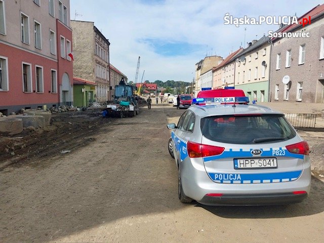 Sosnowieccy mundurowi pomagają powodzianom!