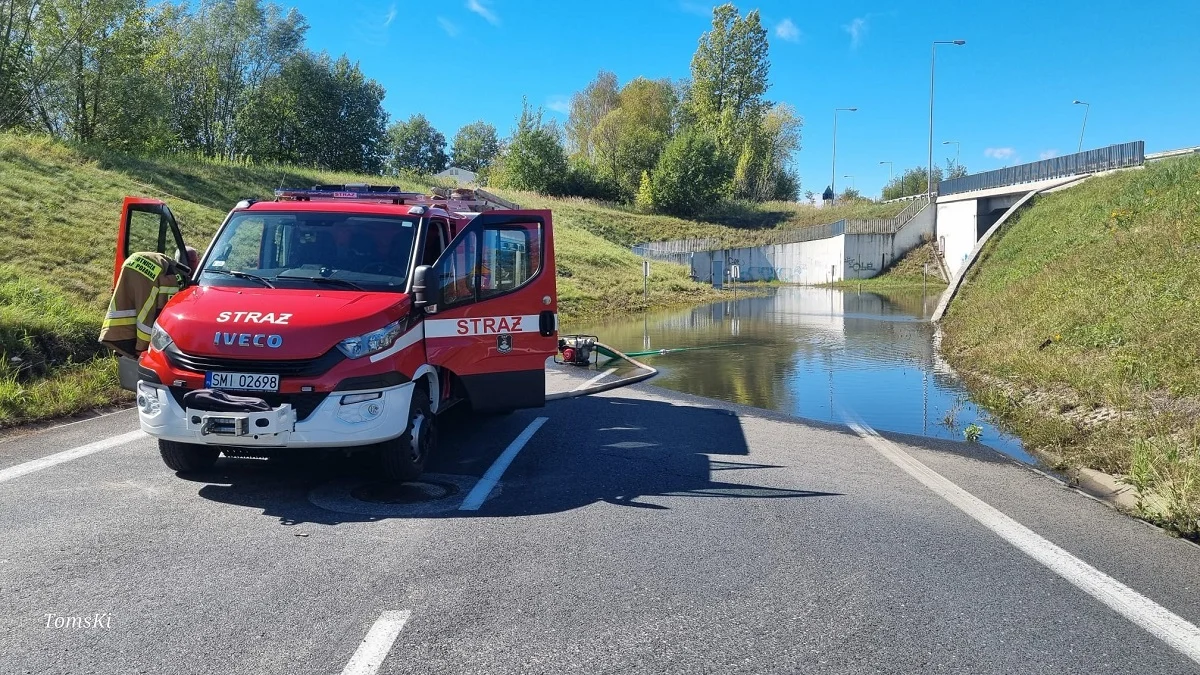 Intensywne opady deszczu sparaliżowały powiat mikołowski. Strażacy w akcji [FOTO]
