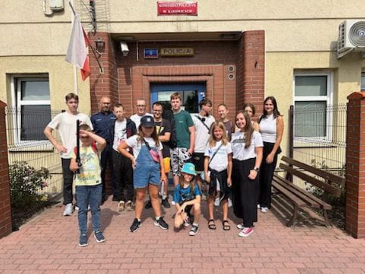 Dzieci z Domu Aniołów Stróżów odwiedziły Komisariat Policji VII w Katowicach