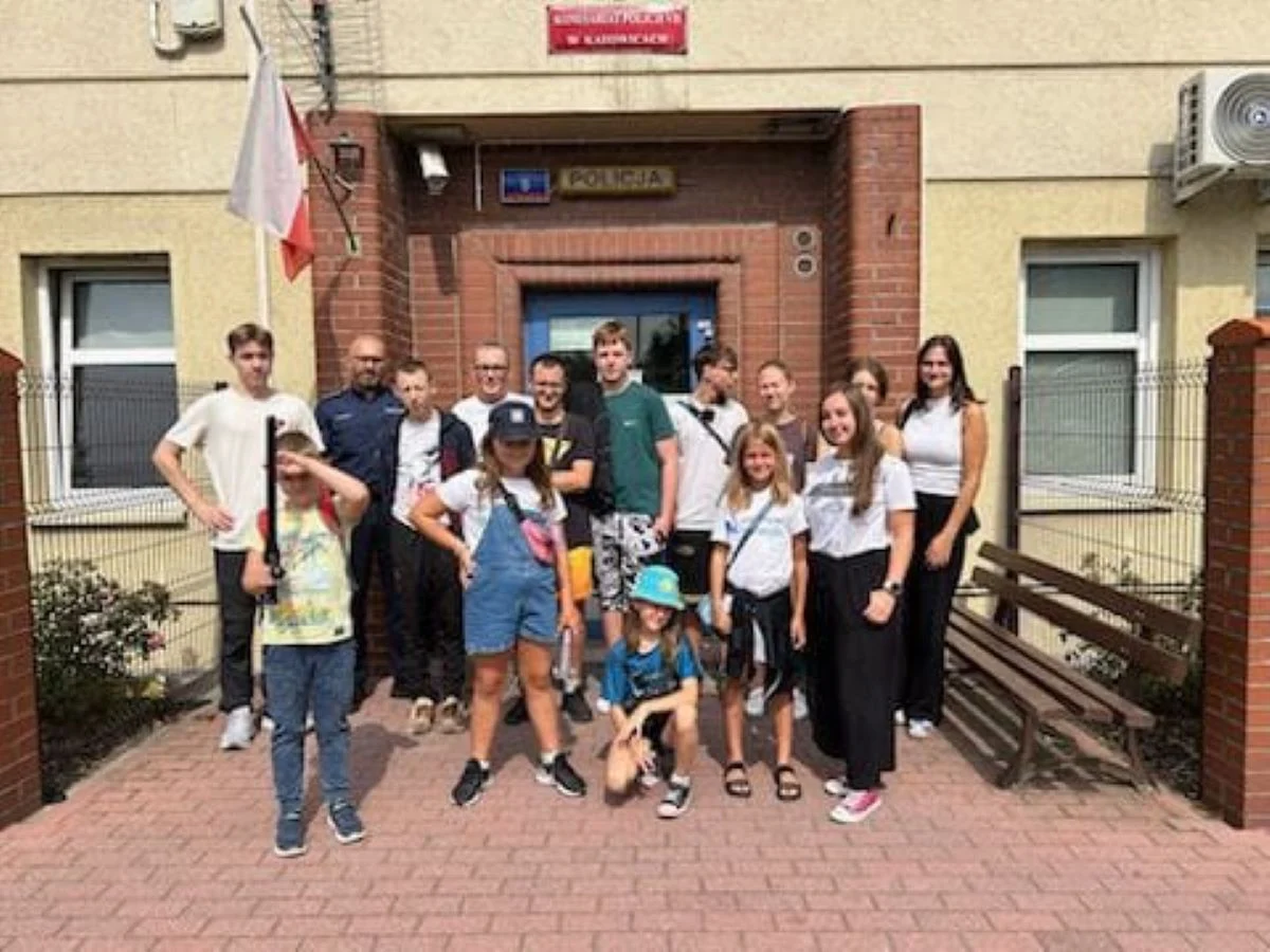 Dzieci z Domu Aniołów Stróżów odwiedziły Komisariat Policji VII w Katowicach