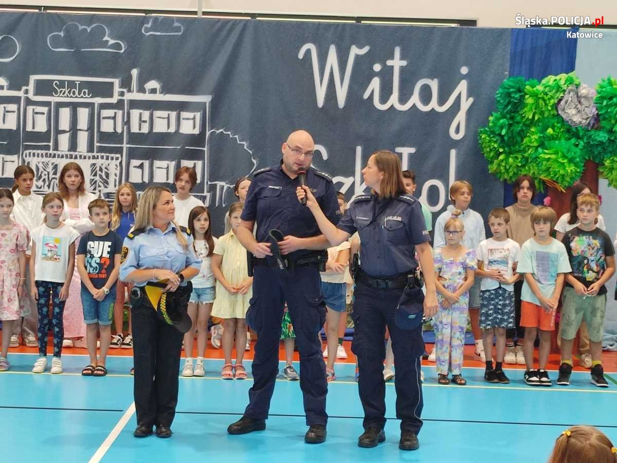 Katowiccy policjanci i służby mundurowe zainaugurowali nowy rok szkolny