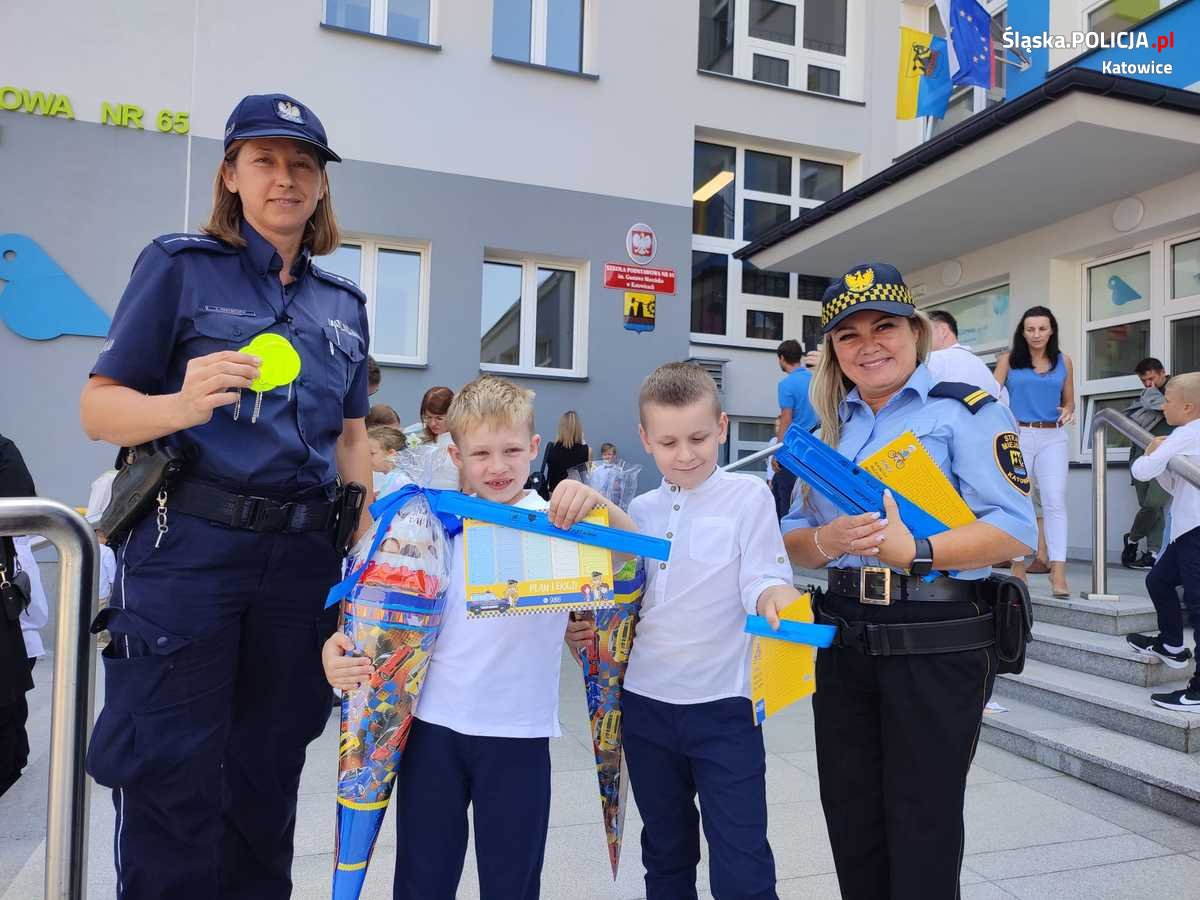 Katowiccy policjanci i służby mundurowe zainaugurowali nowy rok szkolny