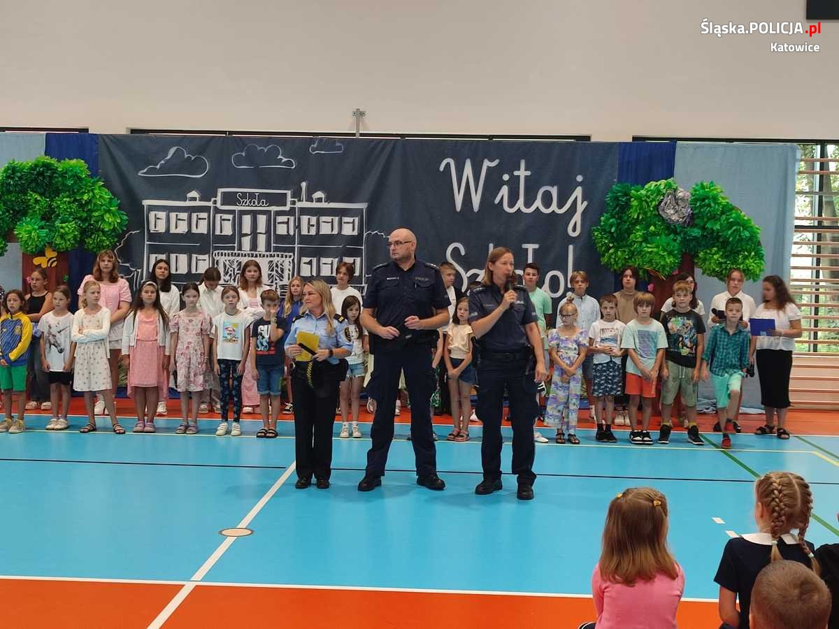 Katowiccy policjanci i służby mundurowe zainaugurowali nowy rok szkolny