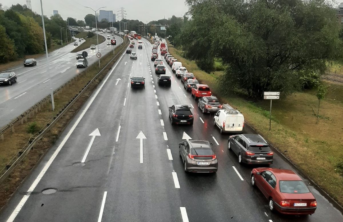 Katowice w objęciach korków: Rozbiórka wiaduktów i zmiany w ruchu