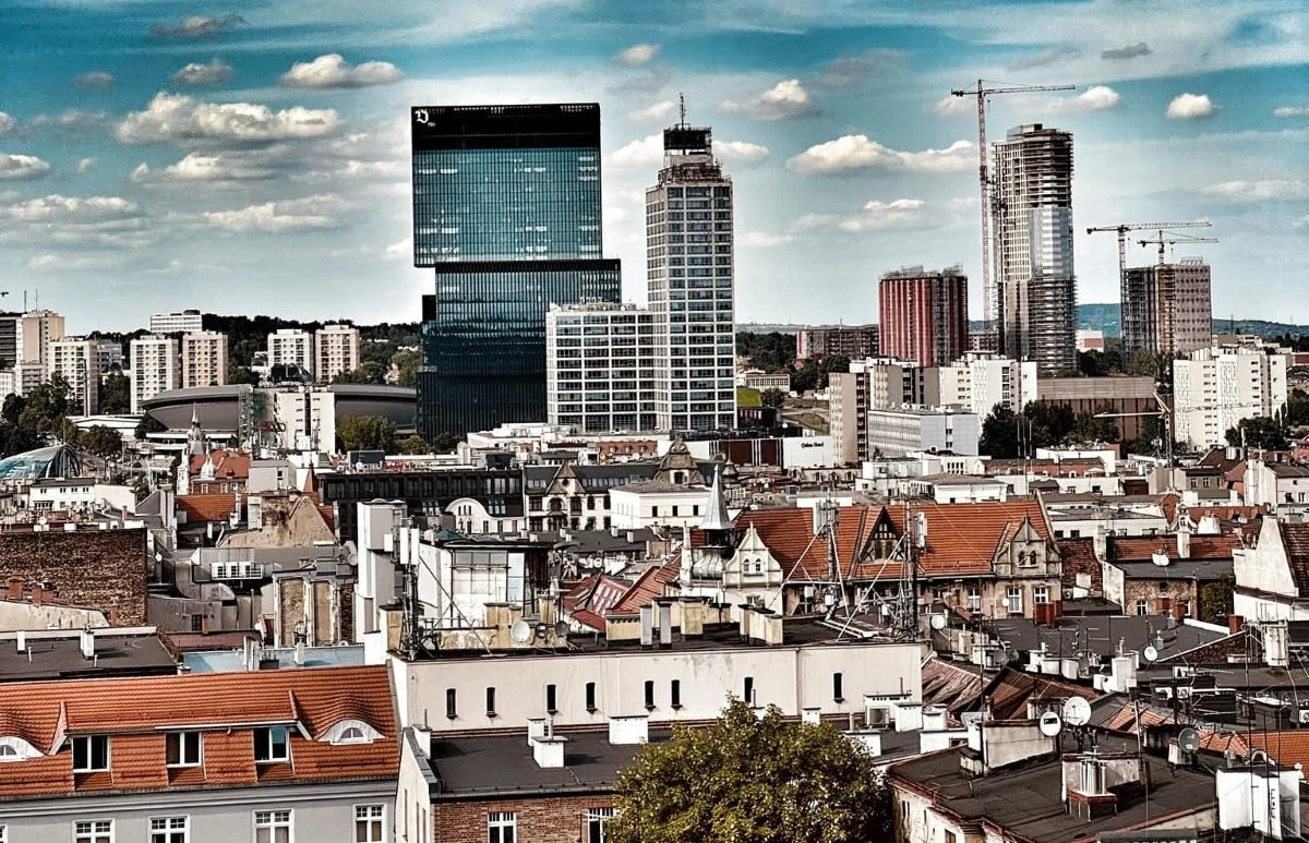 Projekt „Pokonać bezdomność” w Katowicach – streetworkerzy na pierwszej linii pomocy