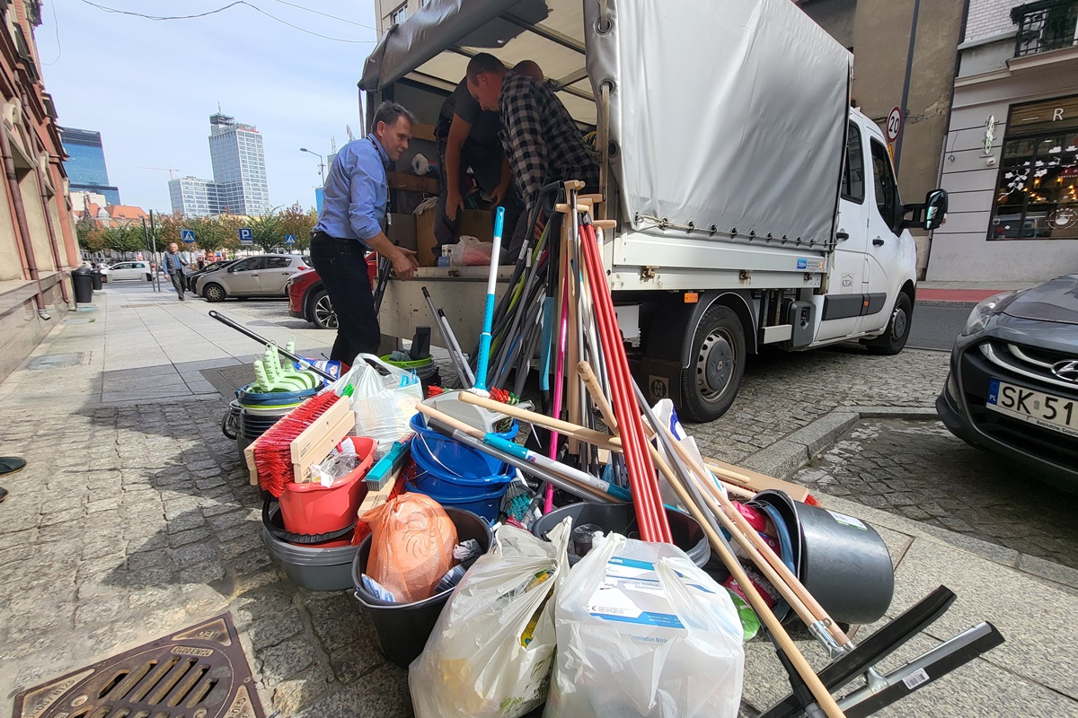Katowice ruszają z kolejną falą pomocy dla powodzian – wsparcie sprzętem i pracownikami