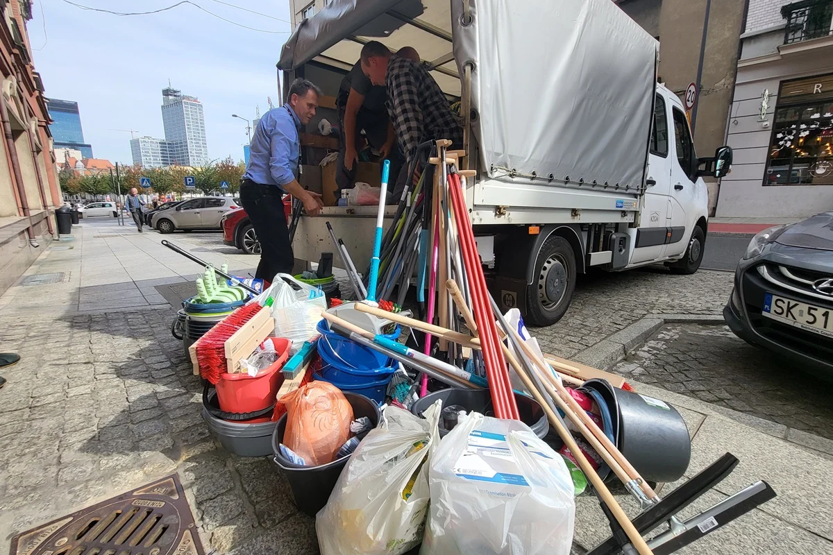 Katowice ruszają z kolejną falą pomocy dla powodzian – wsparcie sprzętem i pracownikami