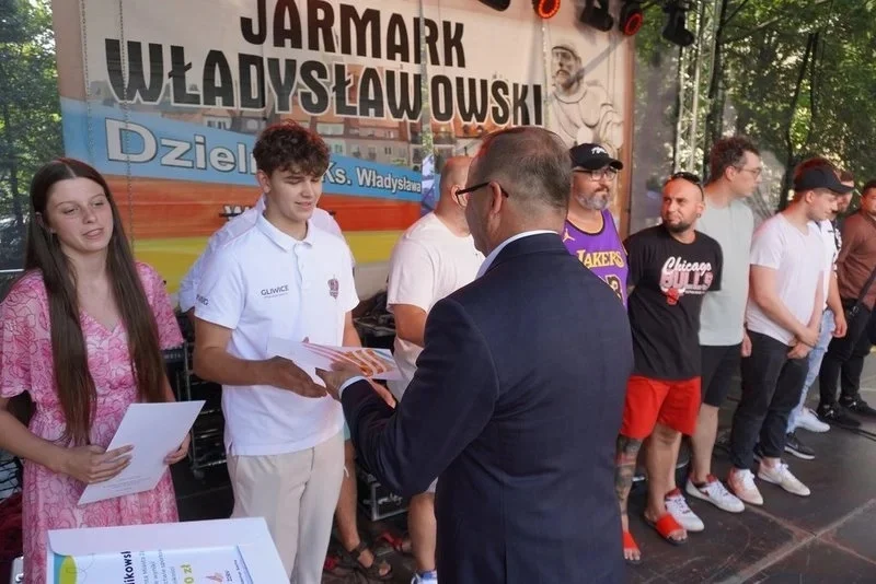 Najlepsi sportowcy i niestrudzeni rowerzyści nagrodzeni przez Prezydenta Miasta! [FOTO]