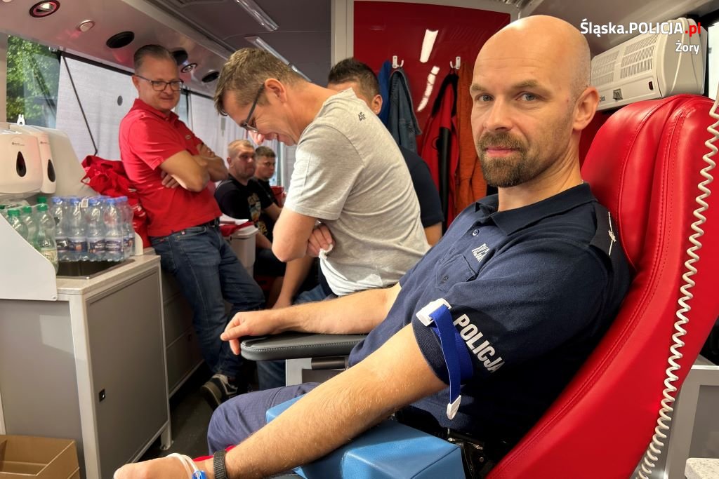 Akcja Honorowego Oddawania Krwi przed Komendą Miejską Policji w Żorach