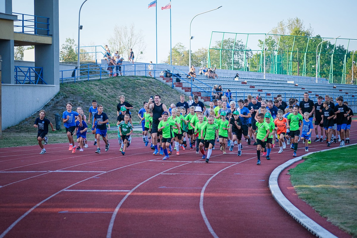 Bieg z prezydentem Chorzowa na stadionie przy Lompy – Zobacz, jak było!