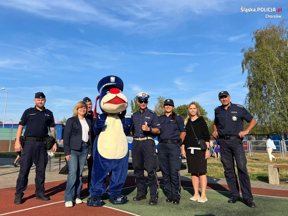 Chorzowscy policjanci na festynie „Razem możemy wiele” w SP nr 14