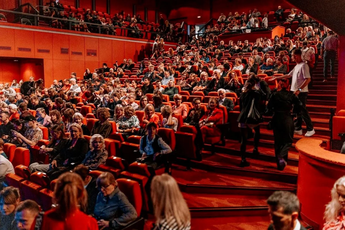 Z ławki szkolnej do innego wymiaru przez Mariacką 5, czyli nowy sezon w Teatrze Rozrywki