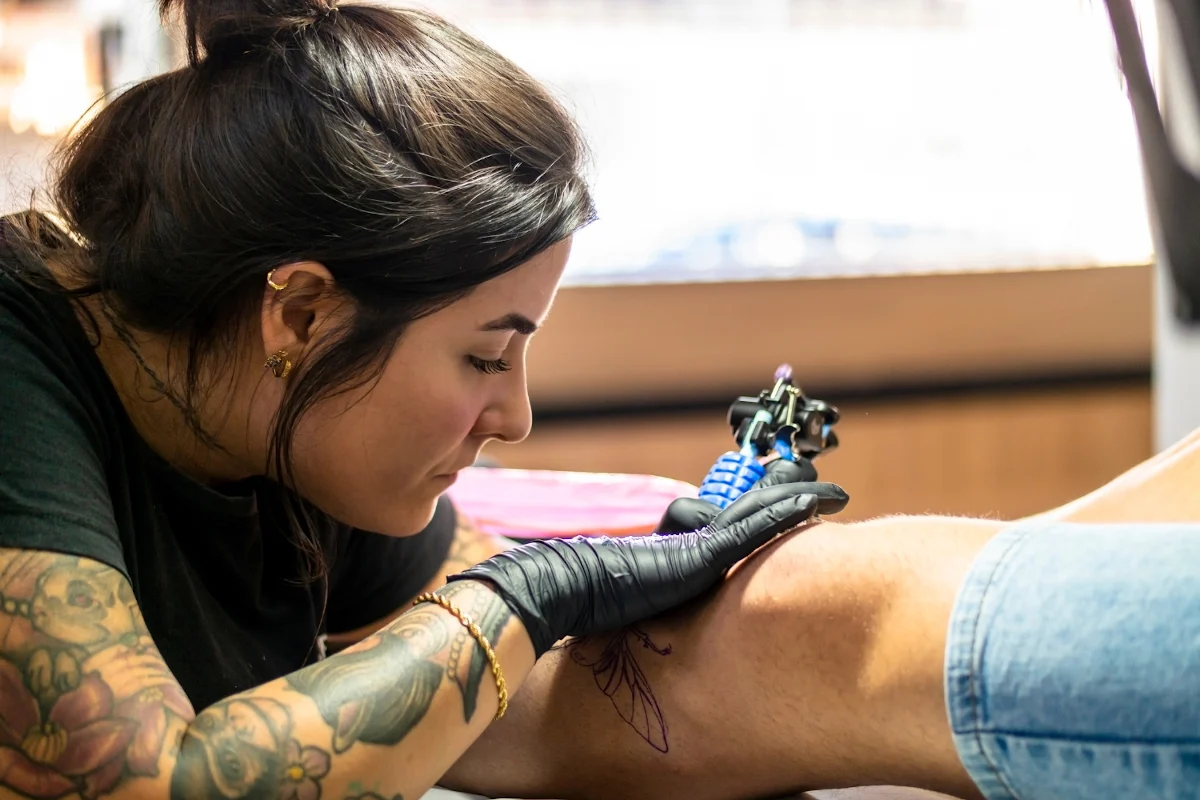 Tatuaż jako sztuka: jak ciało stało się płótnem