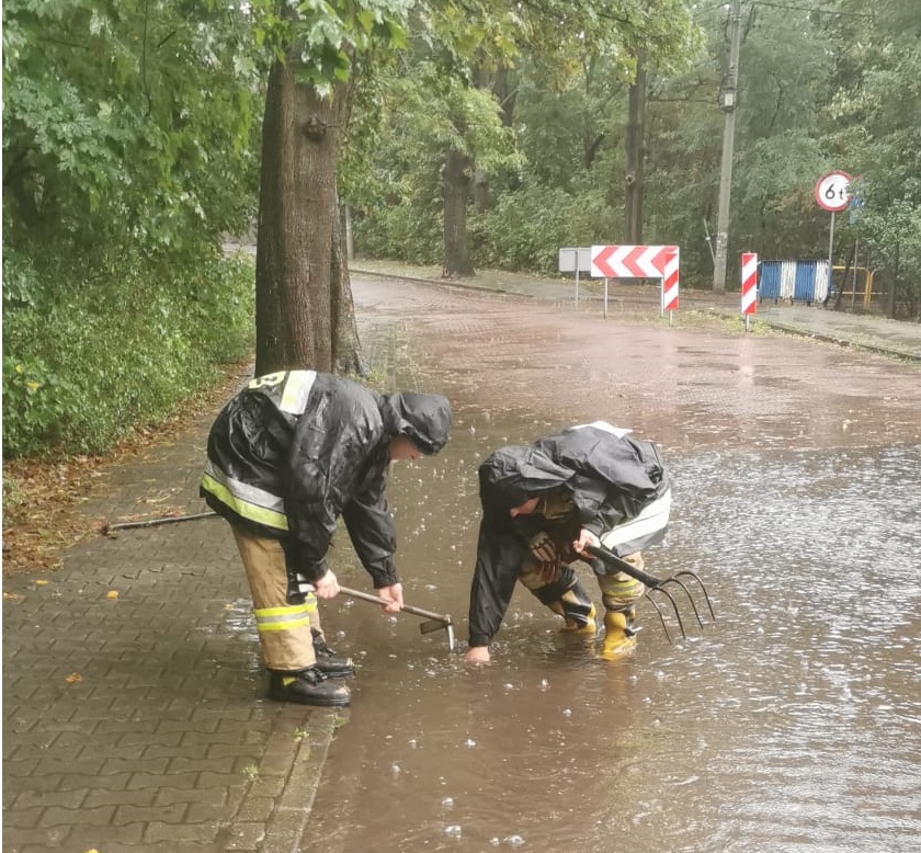 Zabrze zmagało się z intensywnymi opadami i wiatrami. PSP interweniowało już 26 razy!