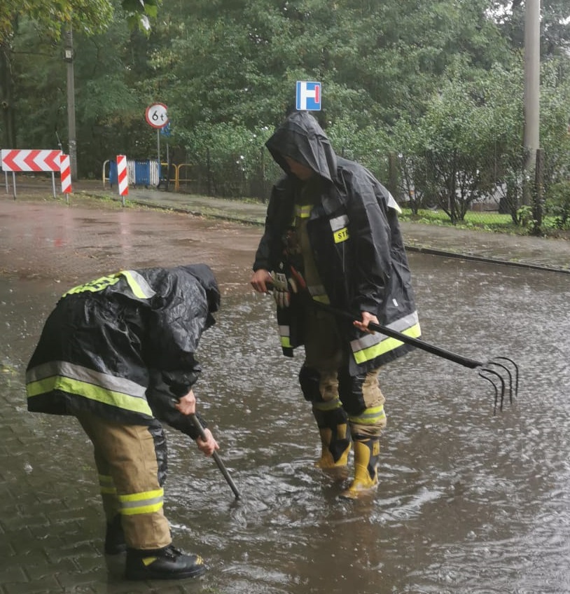 Zabrze zmagało się z intensywnymi opadami i wiatrami. PSP interweniowało już 26 razy!