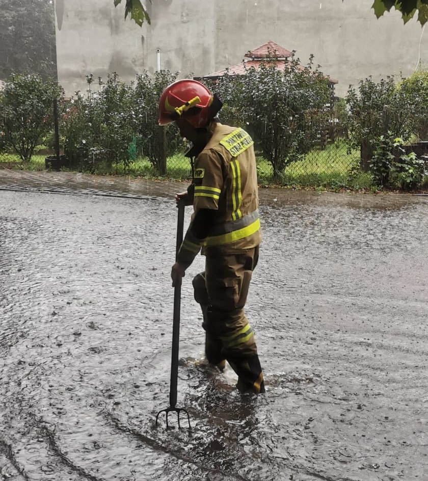 Zabrze zmagało się z intensywnymi opadami i wiatrami. PSP interweniowało już 26 razy!