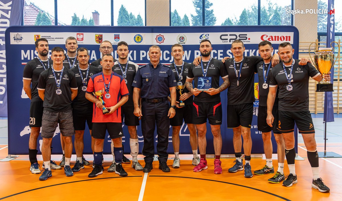 Śląscy policjanci zdobyli srebro na Mistrzostwach Polski w Piłce Siatkowej "Warta 2024"!