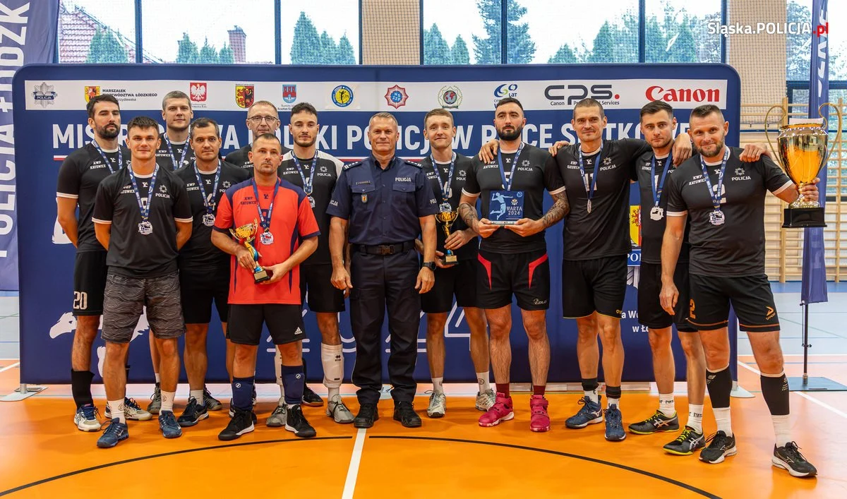 Śląscy policjanci zdobyli srebro na Mistrzostwach Polski w Piłce Siatkowej "Warta 2024"!
