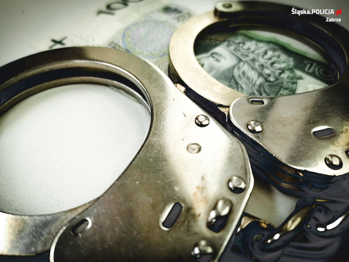 67-latek w Zabrzu próbował wręczyć łapówkę policjantom. Grozi mu 8 lat więzienia