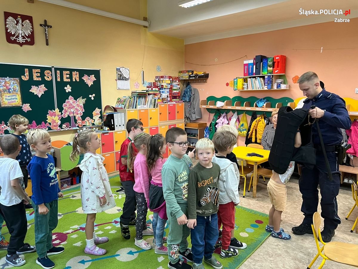 Zabrzańscy dzielnicowi w akcji. Bezpieczeństwo dzieci na pierwszym miejscu