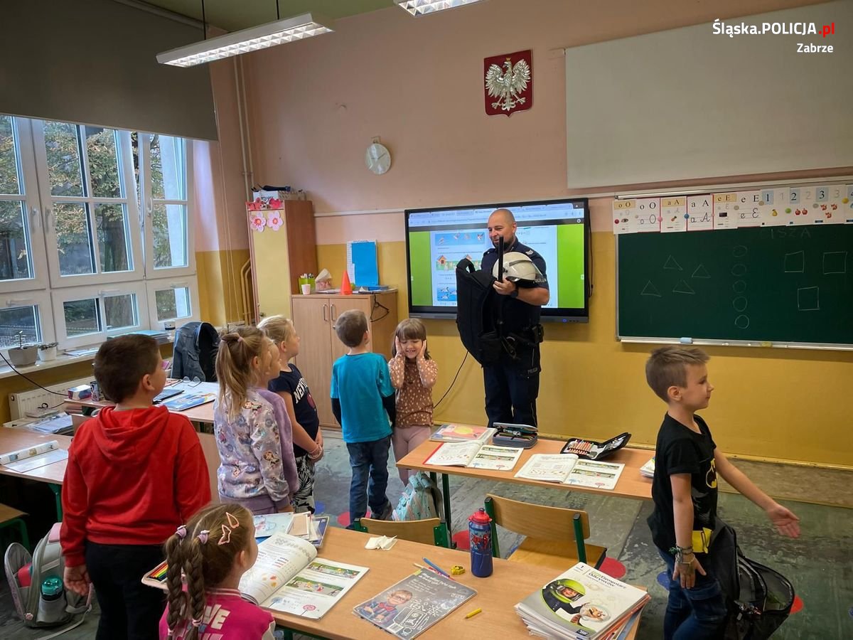 Zabrzańscy dzielnicowi w akcji. Bezpieczeństwo dzieci na pierwszym miejscu