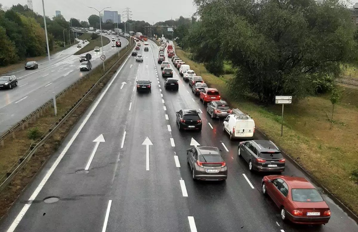 Katowice w objęciach korków: Rozbiórka wiaduktów i zmiany w ruchu