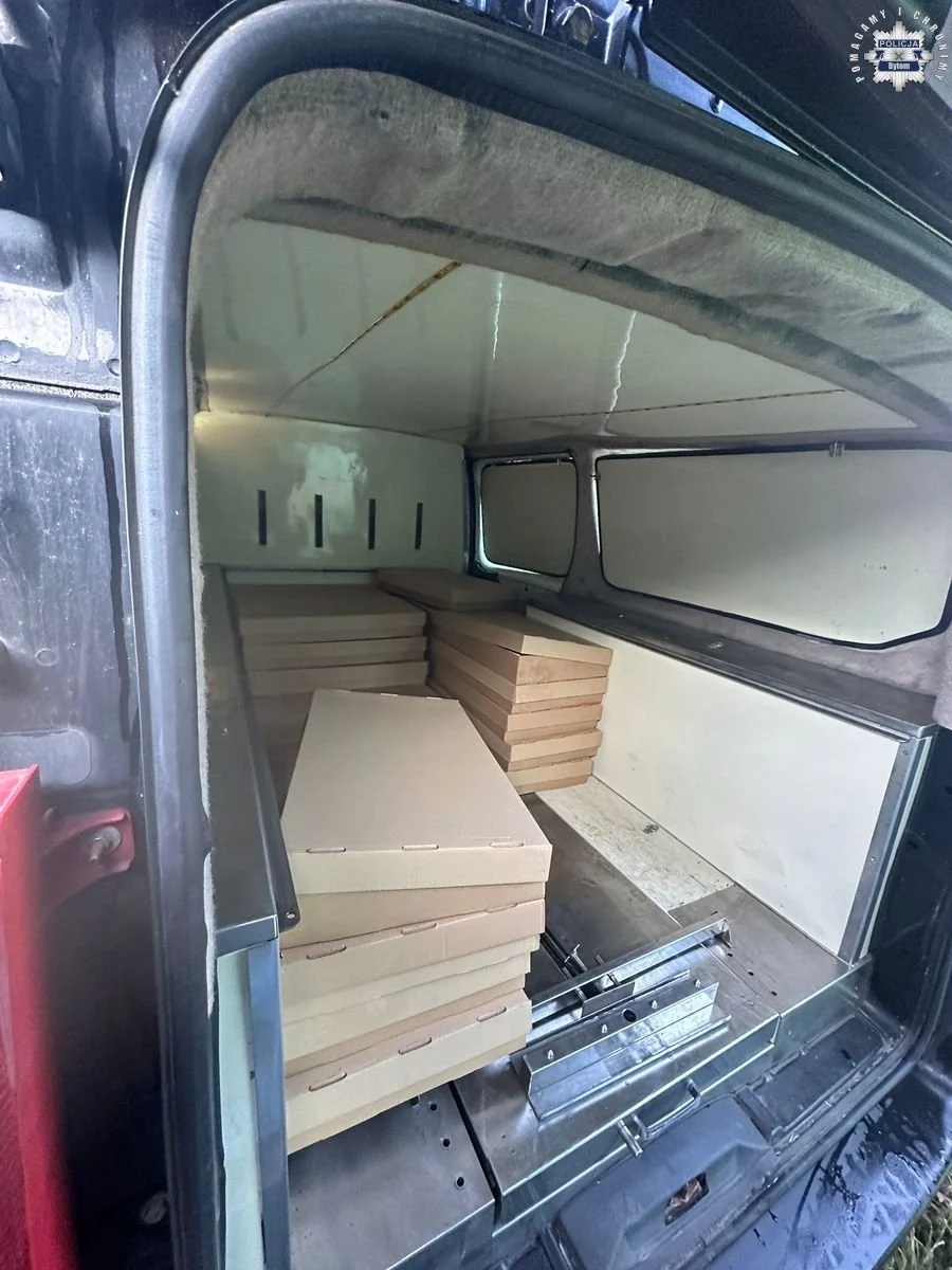 Niecodzienny transport w Rudzie Śląskiej! Karawanem przewozili nielegalne papierosy