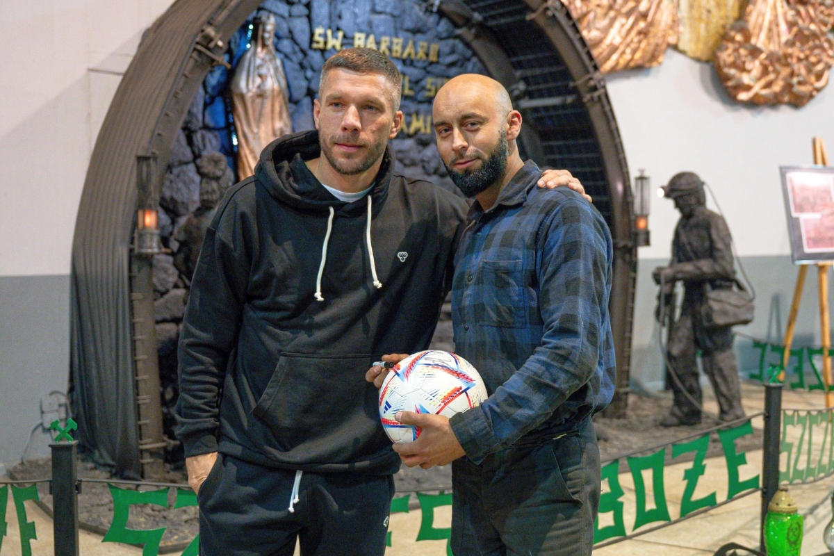 Lukas Podolski odwiedził Ruch Bielszowice 9