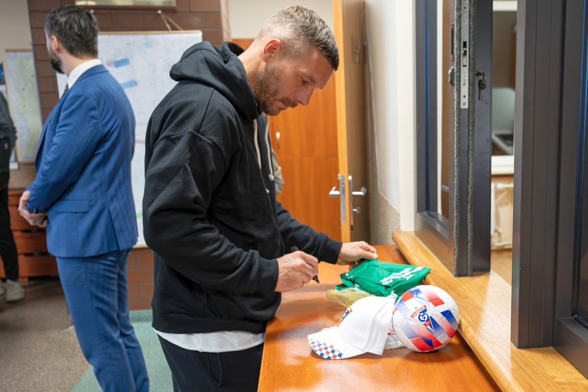 Lukas Podolski odwiedził Ruch Bielszowice 10