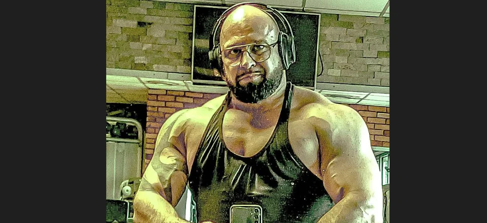 Adam Łaskawski opowiada o swoich sukcesach w wyciskaniu sztangi leżąc