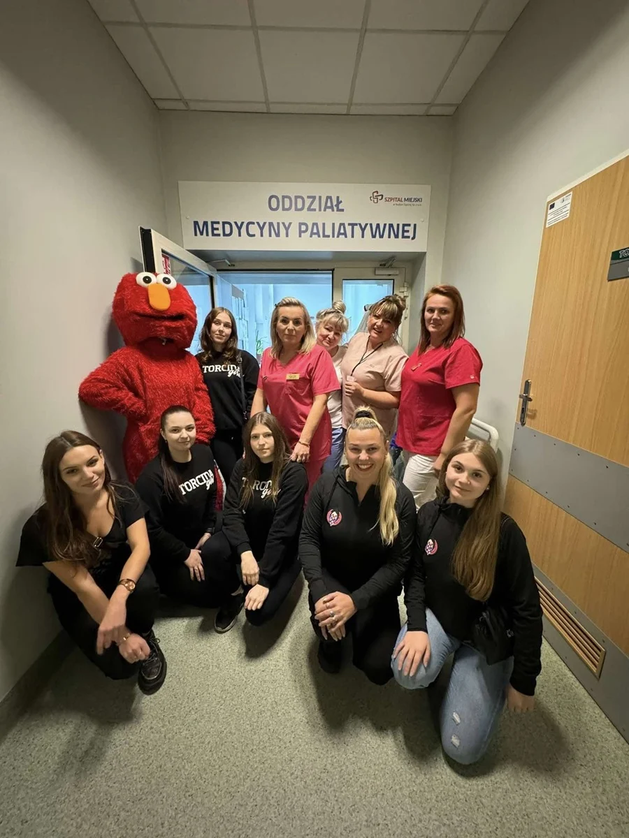 Światowy Dzień Opieki Paliatywnej i Hospicjów – Wizyta pełna uśmiechów od Torcida Girls
