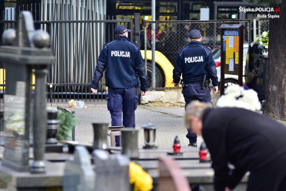 Ostrożność przede wszystkim - policja radzi jak zabezpieczyć się na cmentarzach