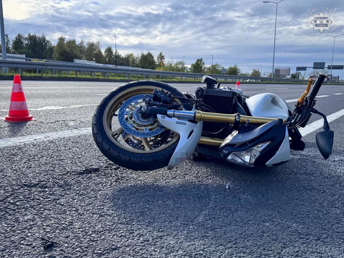 28-letni motocyklista zginął na DTŚ w Rudzie Śląskiej. Motocykl rozbił się o bariery energochłonne