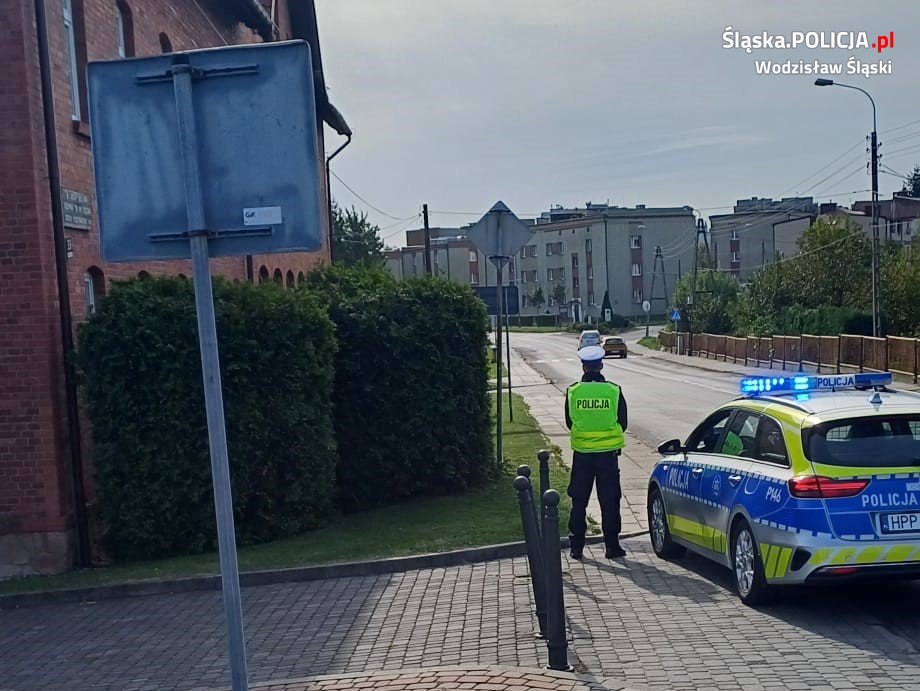 "Zwalniaj przy szkołach!" – Wodzisławscy policjanci przypominają o bezpieczeństwie