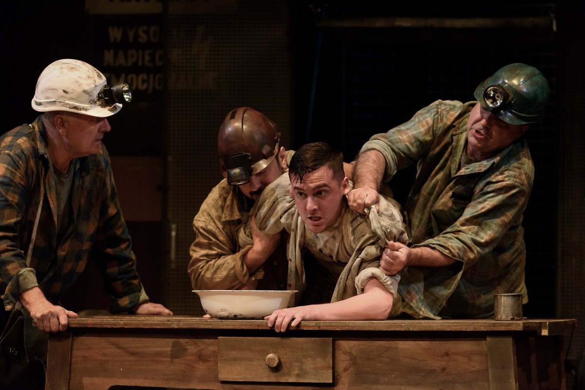 Z teatrem w podróż po Śląsku – darmowe bilety na „Łyska z pokładu Idy” czekają!