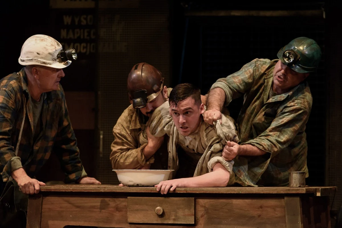 Z teatrem w podróż po Śląsku – darmowe bilety na „Łyska z pokładu Idy” czekają!