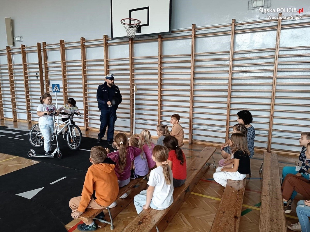 Bezpieczna droga do szkoły - policjanci uczą najmłodszych zasad bezpieczeństwa!