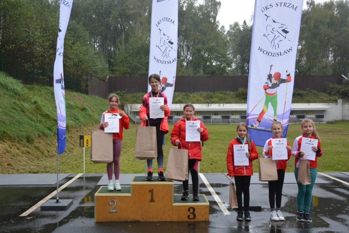 Młodzi biathloniści z Wodzisławia na podium! Sukcesy UKS Strzał