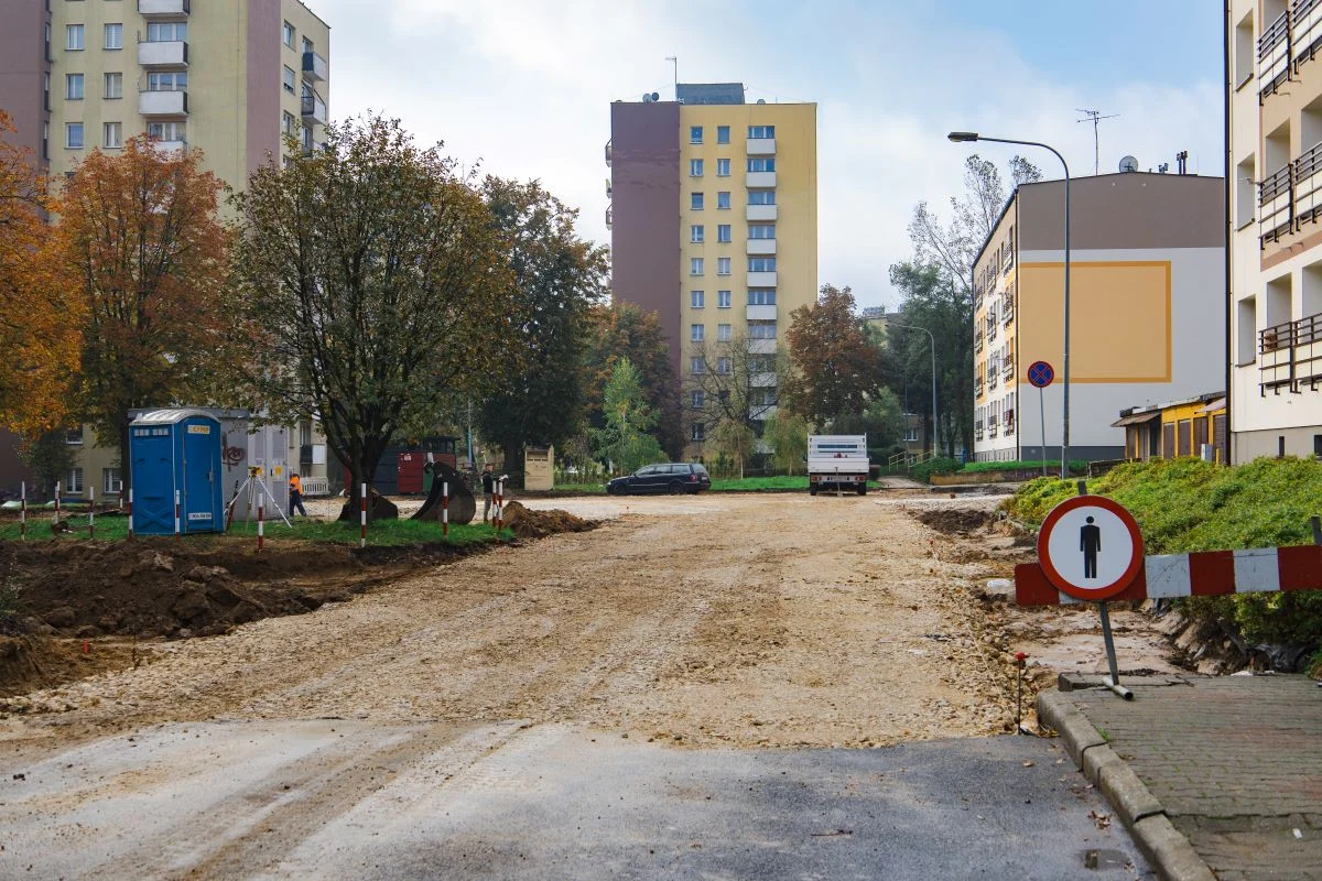 Wielkie inwestycje drogowe w Wodzisławiu Śląskim: trwają prace na głównych ulicach