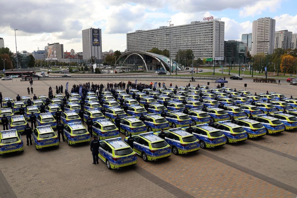 Śląska Policja otrzymała nowe radiowozy. Nowy pojazd trafił również do Łazisk Górnych