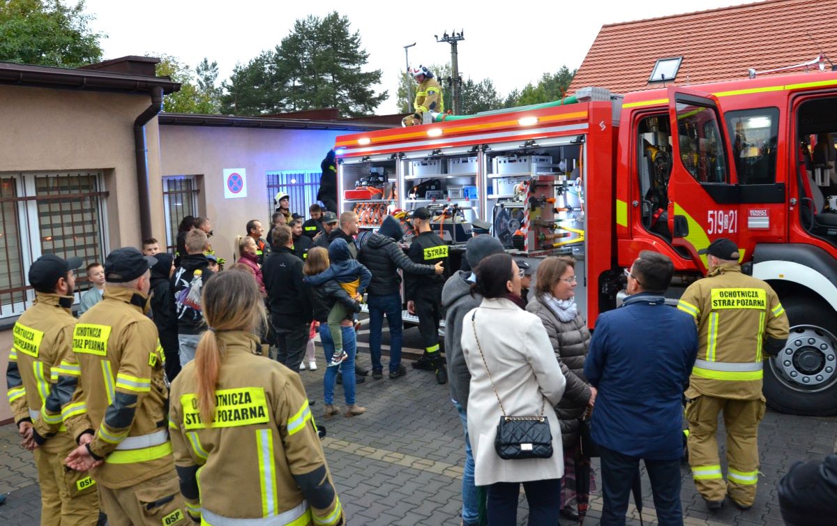 Straż Pożarna w Łaziskach Górnych otrzymała nowy pojazd!