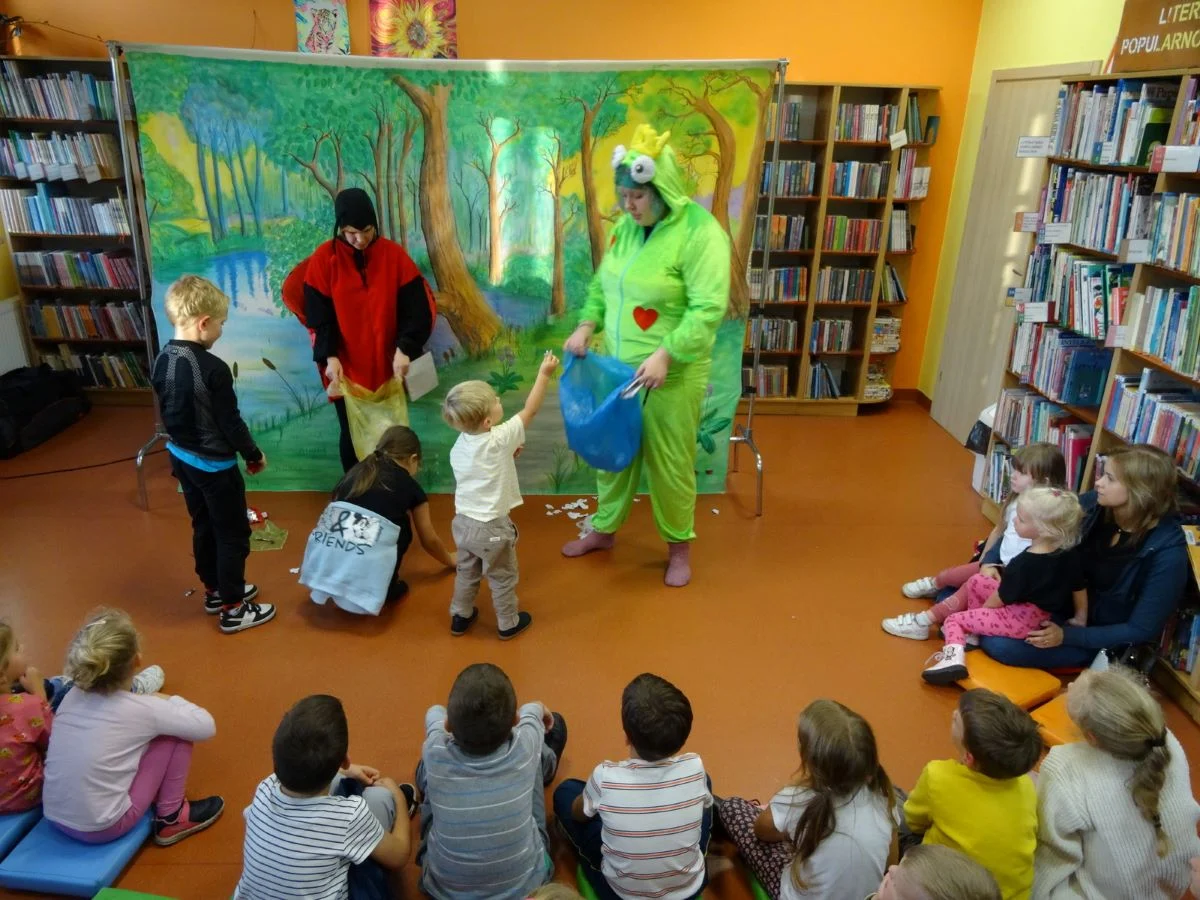 Za nami widowisko teatralne "Uczą króla dzieci segregacji śmieci”