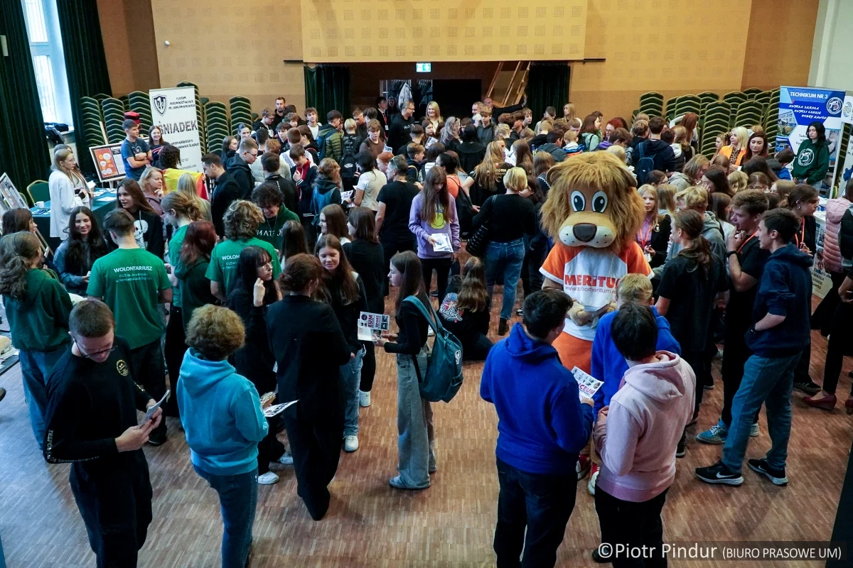 Ósmoklasiści na Targach Edukacji – decyzja o przyszłości coraz bliżej