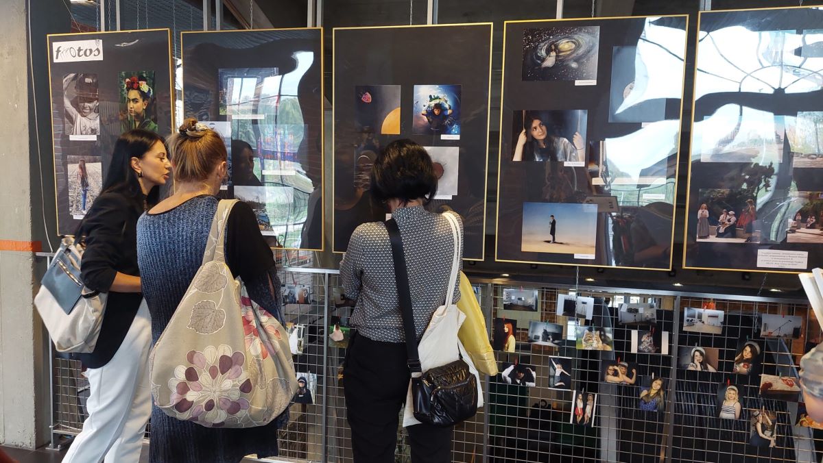 FOTOŚ świętuje 15. urodziny – wyjątkowa wystawa w Parku Tradycji!